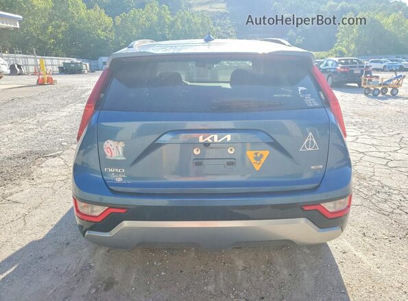 KNDCR3LE0P5037929 2023 KIA NIRO Blue Vista trasera