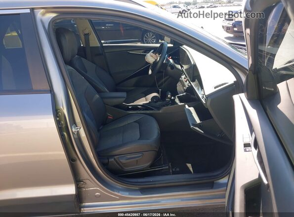 KNDCR3LE2P5049113 2023 KIA NIRO Серебряный Вид салона спереди