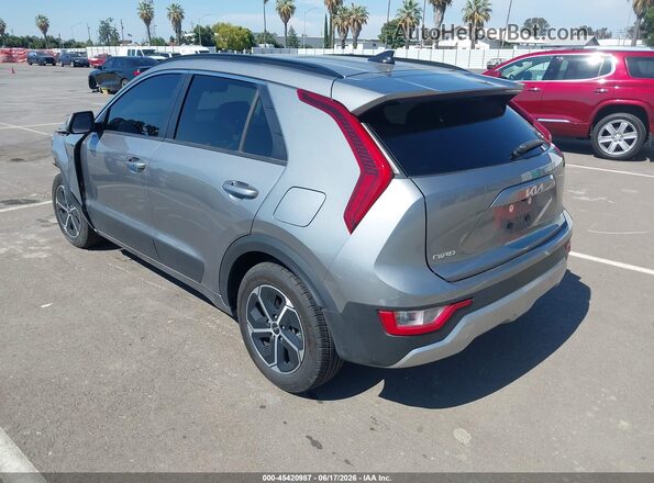 KNDCR3LE2P5049113 2023 KIA NIRO Серебряный Задняя левая четверть