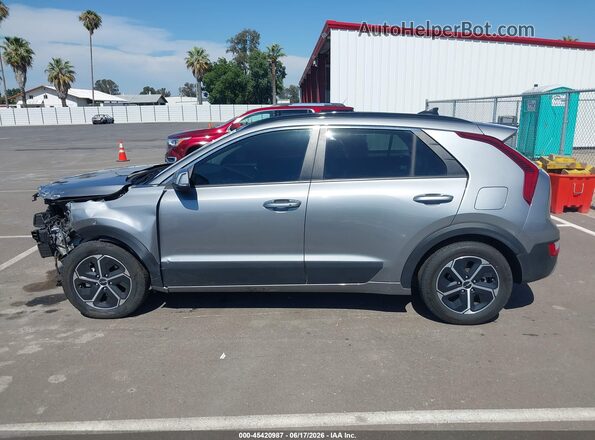 KNDCR3LE2P5049113 2023 KIA NIRO Серебряный 
