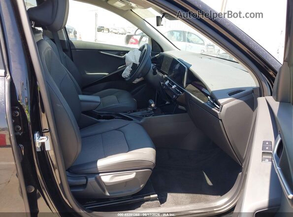 KNDCR3LE2P5050603 2023 KIA NIRO Black წინა სალონის ხედი