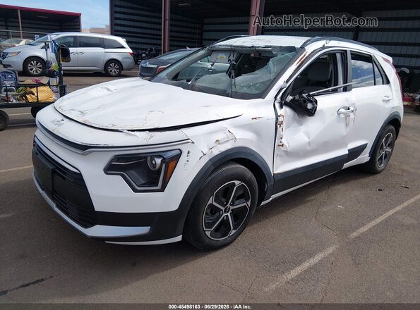 KNDCR3LE7R5187474 2024 KIA NIRO White წინა მარცხენა ხედი სამი მეოთხედიდან