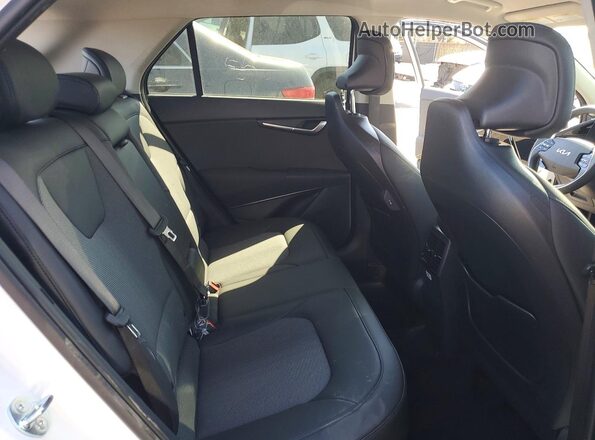 KNDCR3LE7S5273681 2025 KIA NIRO White Rear interior view