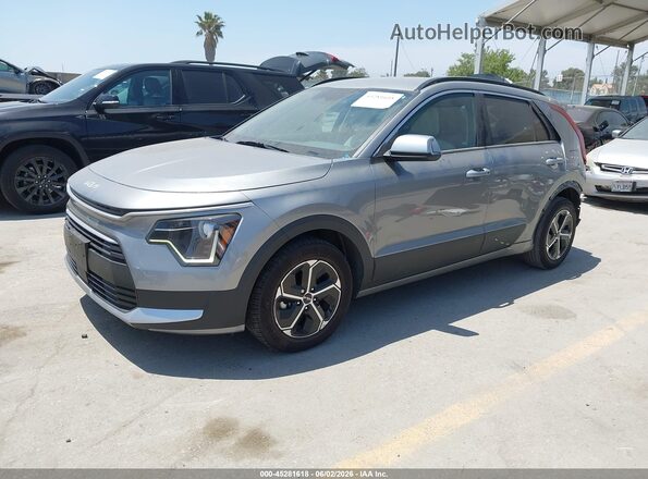 KNDCR3LE9P5057192 2023 KIA NIRO Gray Vista tres cuartos delantera izquierda