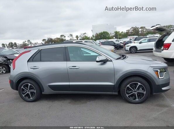 KNDCS3LF3S5251593 2025 KIA NIRO PLUG-IN HYBRID Gray Vista interior trasera