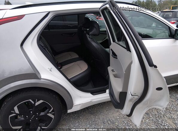 KNDCT3L14P5019982 2023 KIA NIRO EV White 