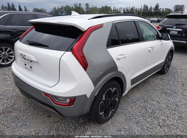 KNDCT3L14P5019982 2023 KIA NIRO EV White 