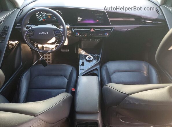 KNDCT3L16P5015447 2023 KIA NIRO White Dashboard view