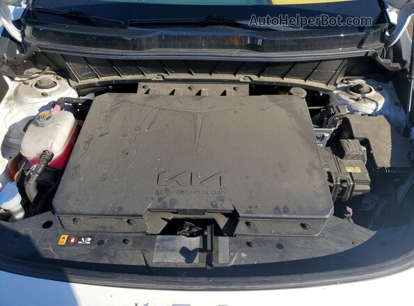 KNDCT3L16P5015447 2023 KIA NIRO White Rear interior view