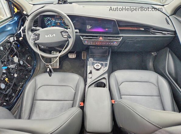 KNDCT3L18P5068361 2023 KIA NIRO Синий Вид панели приборов