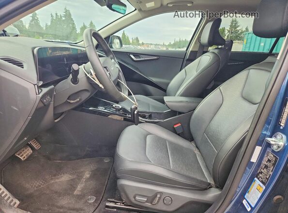 KNDCT3L18P5068361 2023 KIA NIRO Синий Вид салона спереди