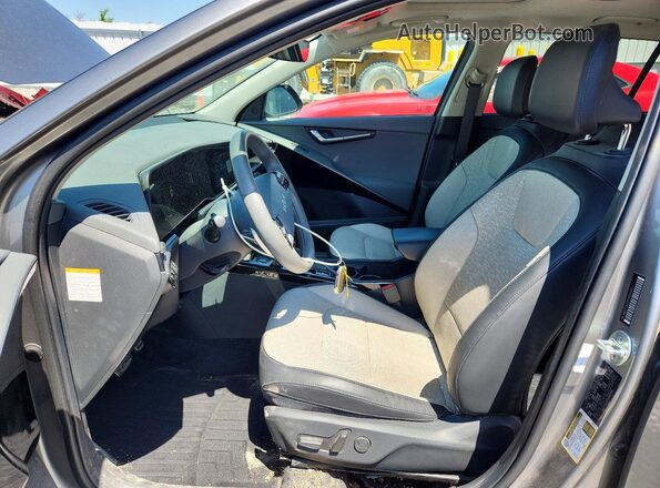 KNDCT3LE3P5040440 2023 KIA NIRO Gray Вид салону спереду