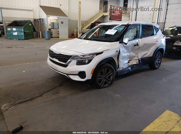 KNDEPCAA0N7251772 2022 KIA SELTOS White წინა მარცხენა ხედი სამი მეოთხედიდან