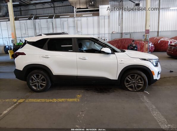 KNDEPCAA0N7251772 2022 KIA SELTOS White უკანა სალონის ხედი