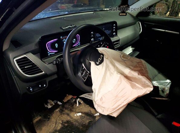 KNDEPCAA1S7685288 2025 KIA SELTOS Black Առջևի վահանակի տեսք