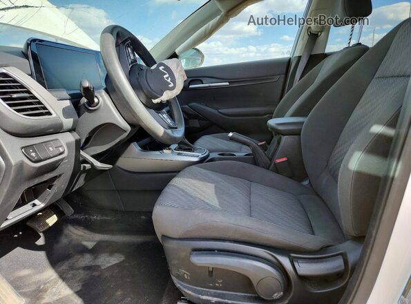 KNDEPCAA3R7612322 2024 KIA SELTOS White Widok wnętrza z przodu
