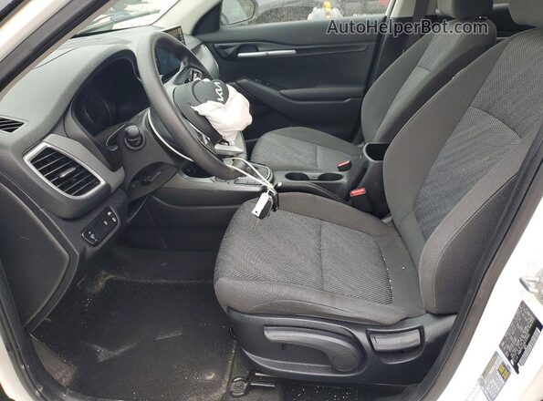 KNDEPCAA5N7233932 2022 KIA SELTOS White Вид салону спереду