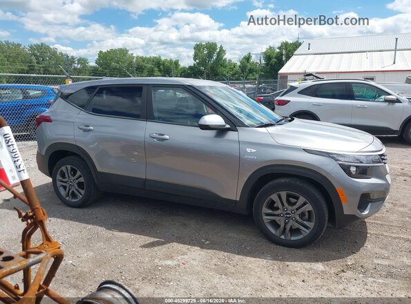 KNDEPCAA6P7386063 2023 KIA SELTOS Gray Rear interior view
