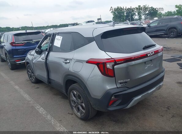 KNDEPCAA6R7635769 2024 KIA SELTOS Серебряный Задняя левая четверть