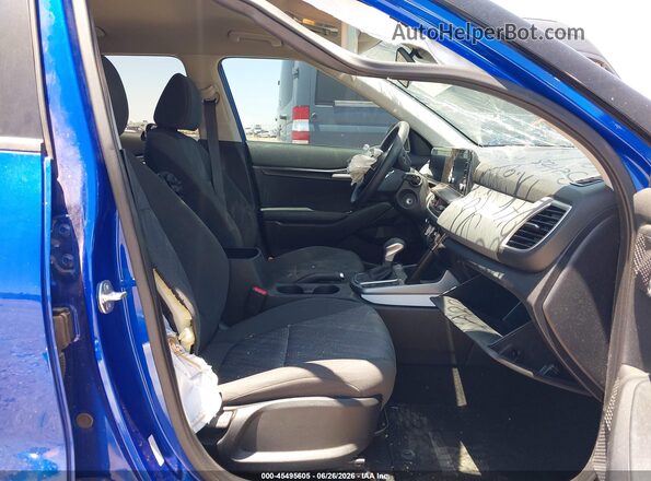 KNDEPCAA8R7640696 2024 KIA SELTOS Синий Вид салона спереди