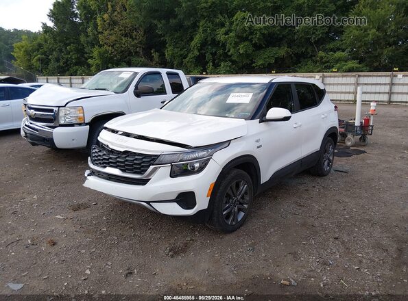 KNDEPCAAXN7236731 2022 KIA SELTOS White წინა მარცხენა ხედი სამი მეოთხედიდან