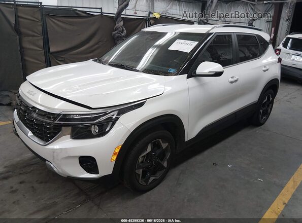 KNDER2AA2R7565966 2024 KIA SELTOS White Передня ліва чверть