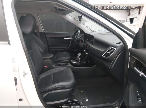 KNDER2AA2R7565966 2024 KIA SELTOS White Вид салону спереду
