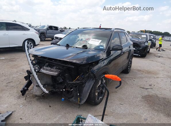KNDER2AA9S7770450 2025 KIA SELTOS Black Առջևի ձախ երեք քառորդ տեսարան