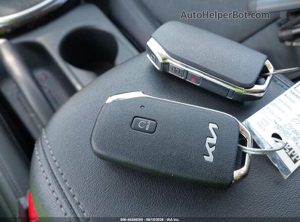 KNDER2AA9S7784834 2025 KIA SELTOS Gray Vista del salpicadero