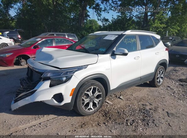 KNDERCAA3P7387231 2023 KIA SELTOS White Передня ліва чверть