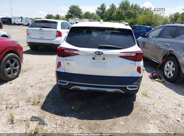 KNDERCAA4M7118005 2021 KIA SELTOS White 