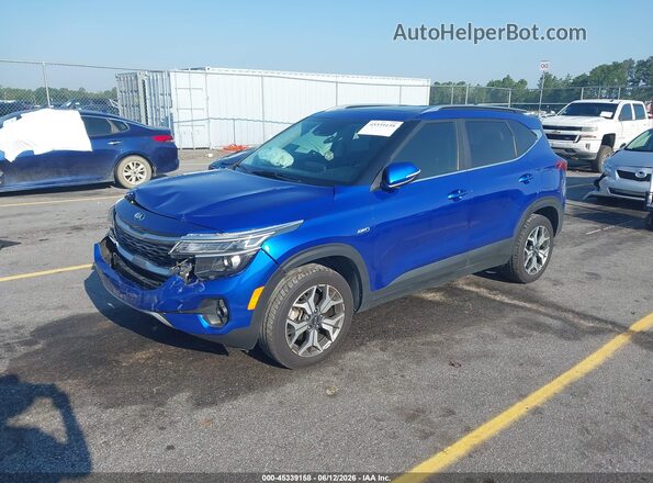 KNDERCAA6M7209664 2021 KIA SELTOS Blue Vista tres cuartos delantera izquierda