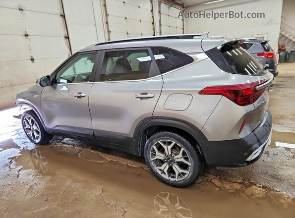 KNDERCAA6M7214668 2021 KIA SELTOS Серебряный Задняя левая четверть