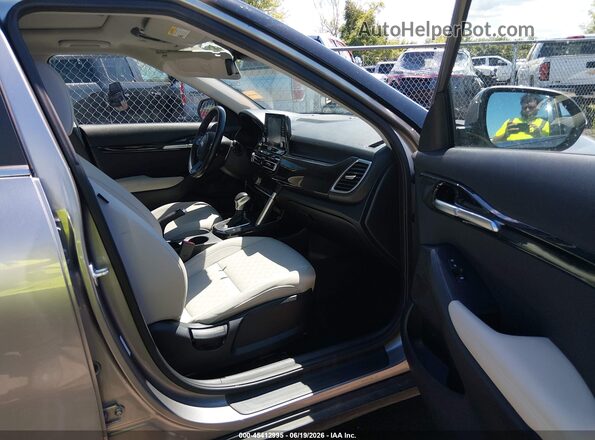 KNDERCAA8M7218415 2021 KIA SELTOS Silver Front interior view