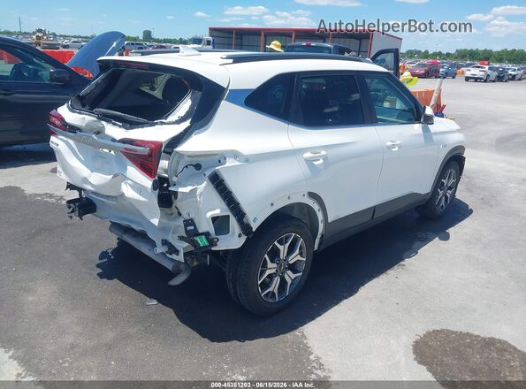 KNDERCAA8P7406792 2023 KIA SELTOS White Trasero derecho