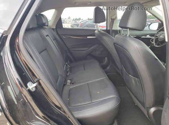 KNDERCAA8P7438531 2023 KIA SELTOS Black Սալոնի հետևի տեսք
