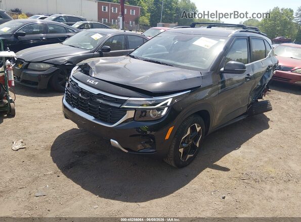 KNDERCAA8S7728843 2025 KIA SELTOS Black Przód lewy