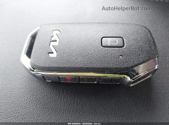 KNDETCA70R7530595 2024 KIA SELTOS White Vista del salpicadero