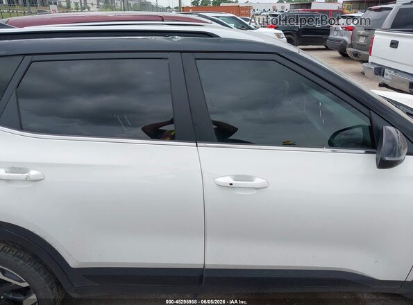 KNDETCA78R7585148 2024 KIA SELTOS White Вид задньої частини салону
