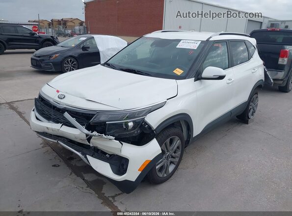 KNDEU2AA2M7108808 2021 KIA SELTOS White წინა მარცხენა ხედი სამი მეოთხედიდან