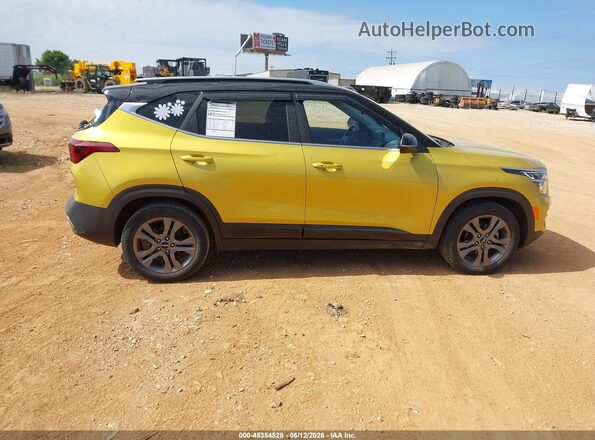 KNDEU2AA2P7388170 2023 KIA SELTOS Желтый Вид задней части салона