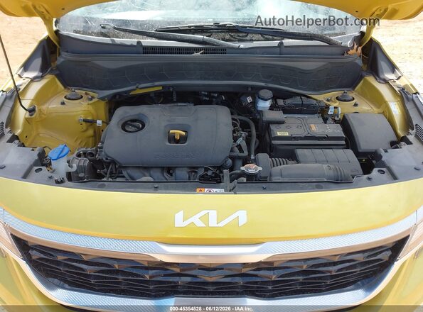 KNDEU2AA2P7388170 2023 KIA SELTOS Желтый Вид сзади