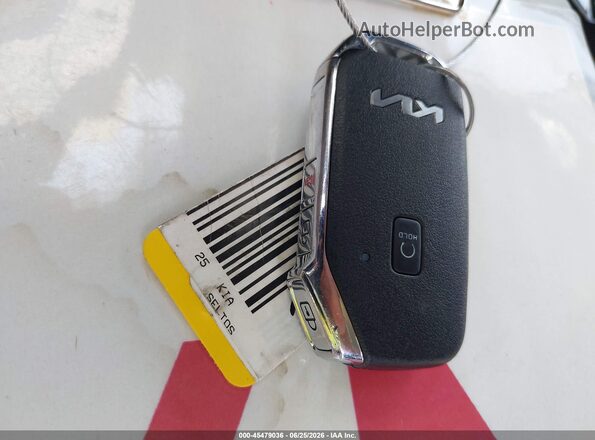 KNDEU2AA5S7749562 2025 KIA SELTOS Серебряный Вид панели приборов