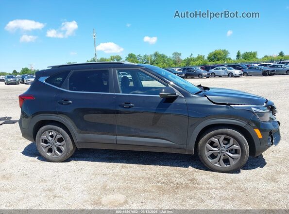 KNDEU2AA9R7588725 2024 KIA SELTOS Black უკანა სალონის ხედი