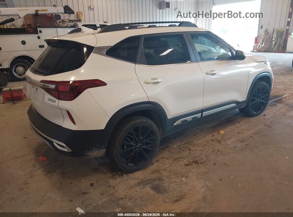 KNDEUCA21N7304562 2022 KIA SELTOS White Задня права чверть