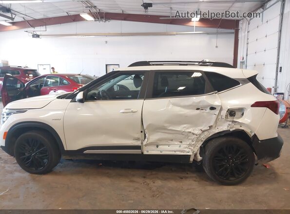 KNDEUCA21N7304562 2022 KIA SELTOS White Панорамний вид салону 360°