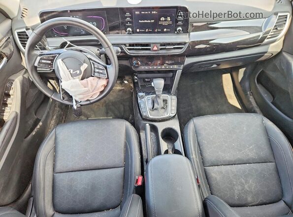 KNDEUCAA2S7698348 2025 KIA SELTOS Gray Vista del salpicadero