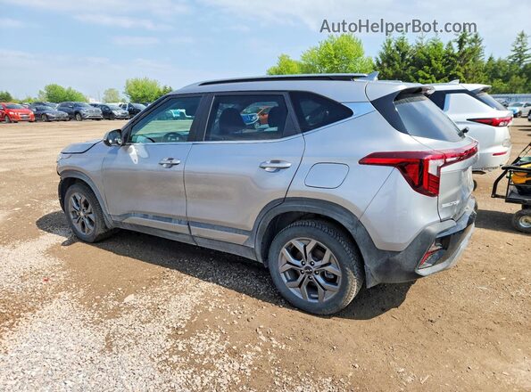 KNDEUCAA2S7698348 2025 KIA SELTOS Gray Trasero izquierdo