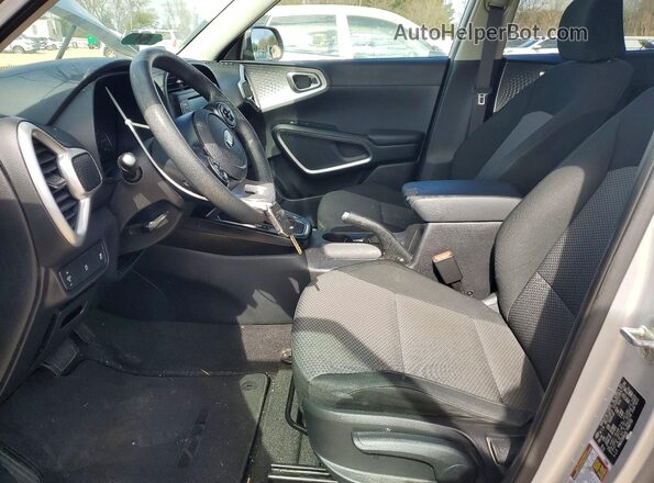 KNDJ23AU0L7098735 2020 KIA SOUL Silver Вид салону спереду