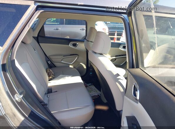 KNDJ23AU2M7779366 2021 KIA SOUL Gray Vista de la etiqueta del VIN